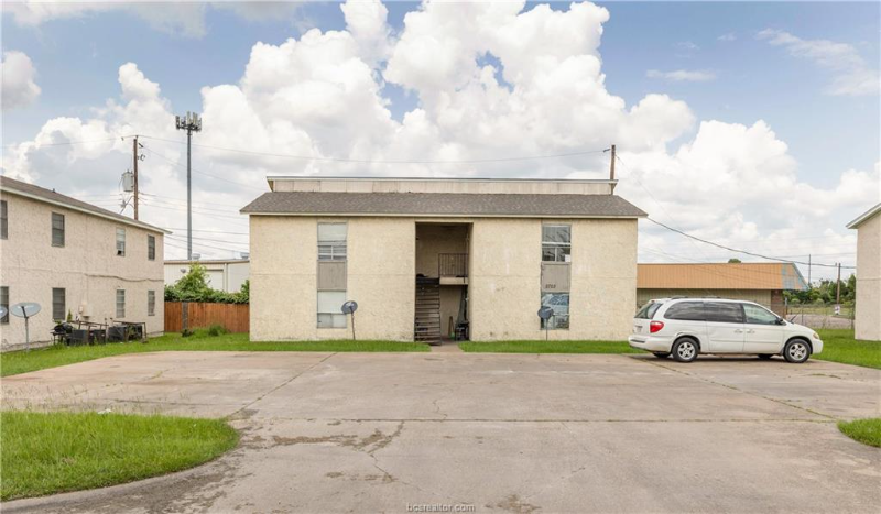 2703 Poplar Cir in Bryan, TX - Building Photo