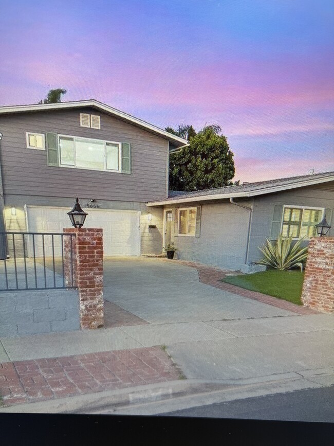 property at 3709 Torrey View Ct