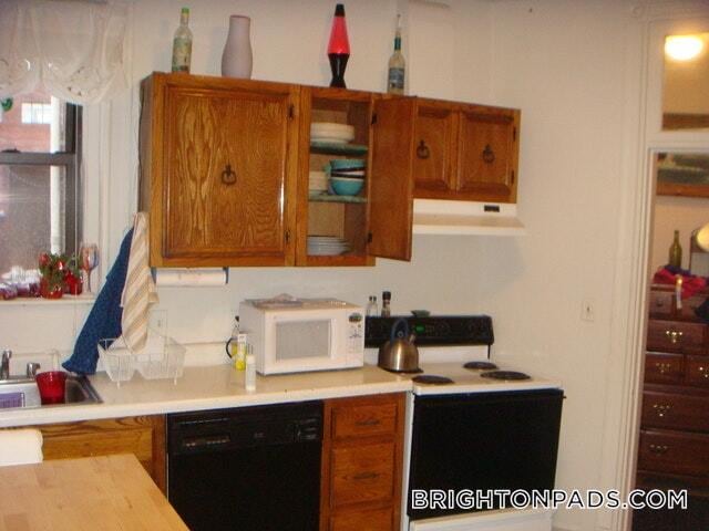 1422 Commonwealth Ave in Boston, MA - Building Photo - Building Photo