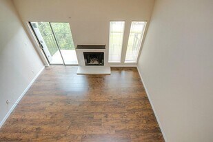 10811 Richmond Ave in Houston, TX - Building Photo