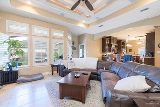 16 Queens Ave in McAllen, TX - Building Photo - Building Photo