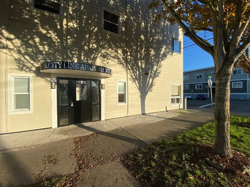 1223 S J St in Tacoma, WA - Building Photo