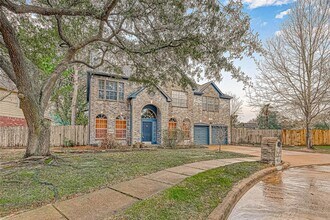 5815 Henniker Dr in Houston, TX - Building Photo - Building Photo