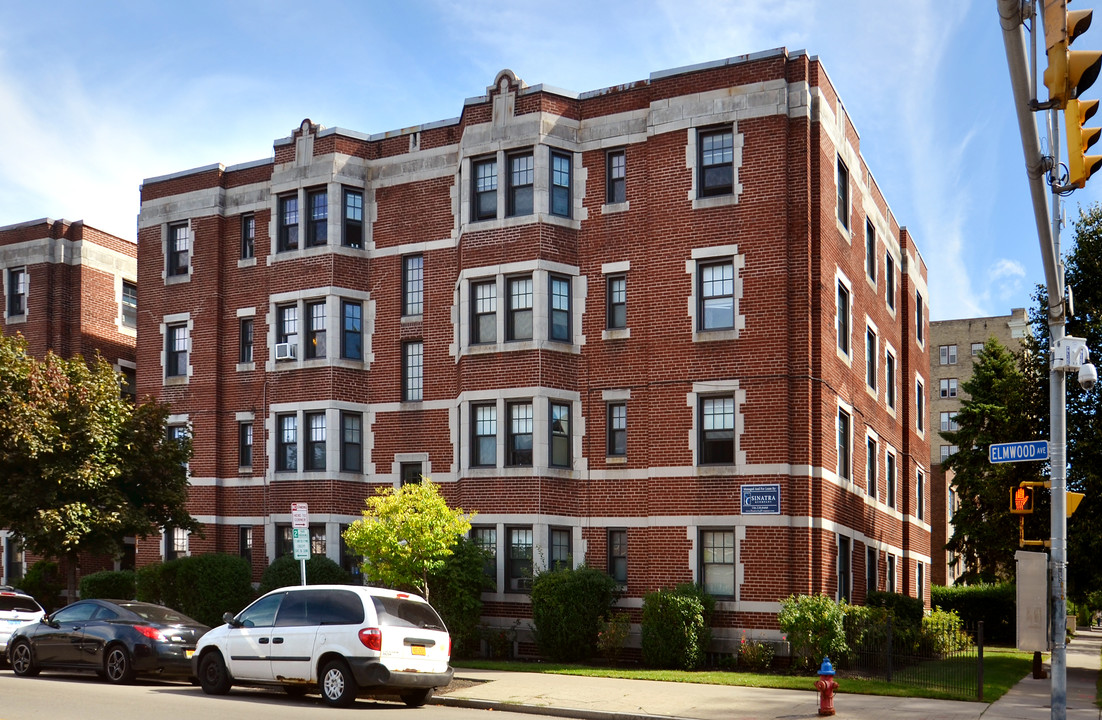 201 Elmwood Avenue Apartments in Buffalo, NY - Foto de edificio