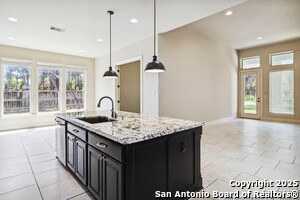 944 Wilderness Oaks in New Braunfels, TX - Foto de edificio - Building Photo