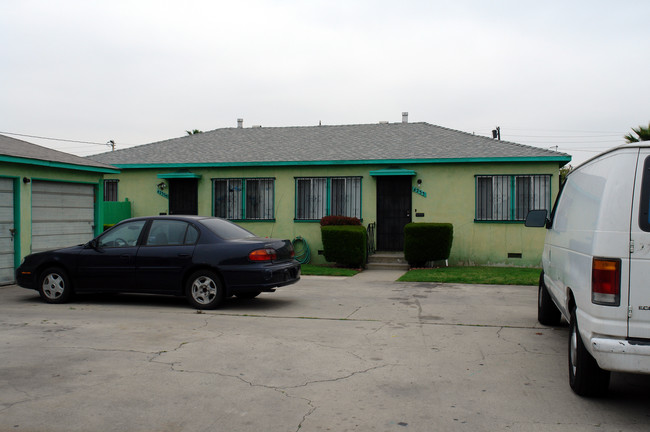 4233 W 105th St in Inglewood, CA - Building Photo - Building Photo