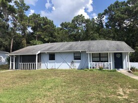 493 N Sams Point in Crystal River, FL - Building Photo