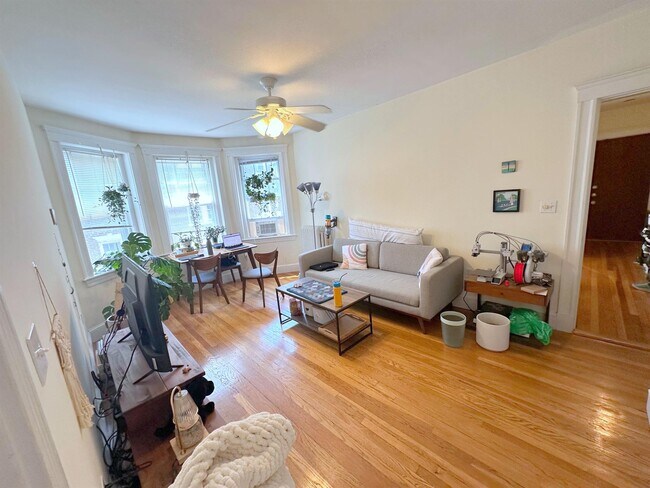 27 Ellery St, Unit 3 in Cambridge, MA - Building Photo - Building Photo