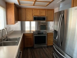 301 Goldrun Dr in Modesto, CA - Building Photo - Building Photo