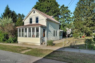 138 Elm St in Saratoga Springs, NY - Building Photo