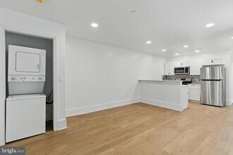 1637 W Girard Ave in Philadelphia, PA - Building Photo - Building Photo