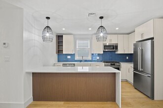 26 Crescent Ave, Unit 3 in Boston, MA - Building Photo - Building Photo