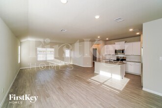 2704 La Mundial St in Seguin, TX - Building Photo - Building Photo