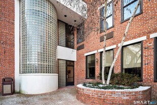 32 Haviland St in Norwalk, CT - Building Photo