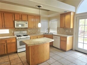 7883 Salt Spray Ct in Las Vegas, NV - Foto de edificio - Building Photo