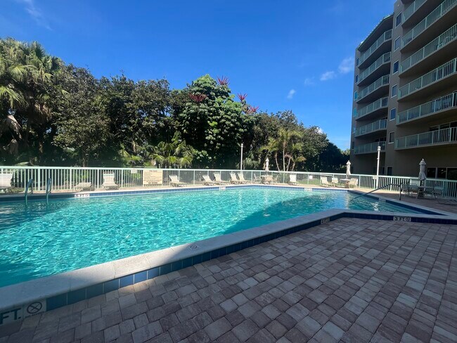 4 Oceans W Blvd in Daytona Beach, FL - Building Photo - Building Photo