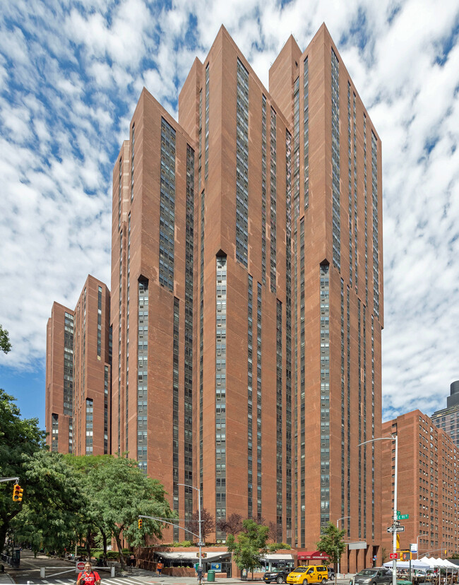 Knickerbocker Plaza in New York, NY - Building Photo - Building Photo