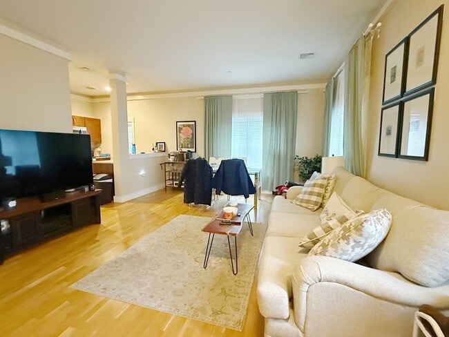 54 Loomis St in Bedford, MA - Building Photo - Building Photo