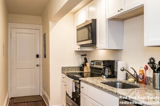 1415 Beacon St, Unit 4 in Brookline, MA - Foto de edificio - Building Photo