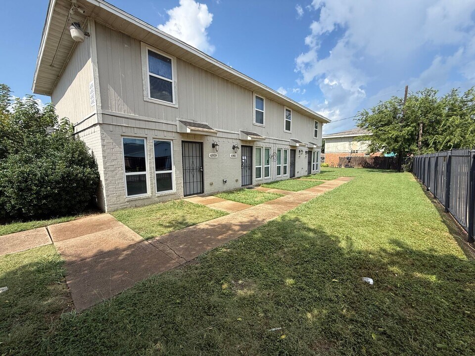 4959-4965 Miller Ave in Fort Worth, TX - Foto de edificio