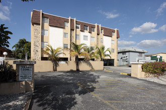 Johnson Street  Apartments in Pembroke Pines, FL - Building Photo - Building Photo