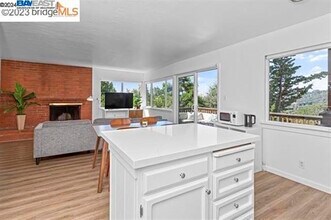 4371 Briar Cliff Rd in Oakland, CA - Foto de edificio - Building Photo