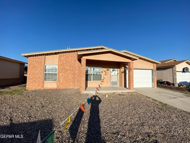 609 Desierto Bonito St