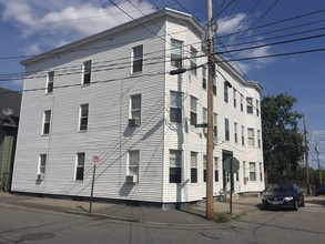 73 Clinton St in Manchester, NH - Building Photo - Building Photo