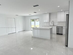 1710 SW 102nd Ave in Miami, FL - Building Photo - Building Photo