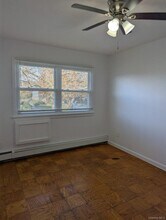 11A Hemlock Dr in Bay Shore, NY - Building Photo - Building Photo