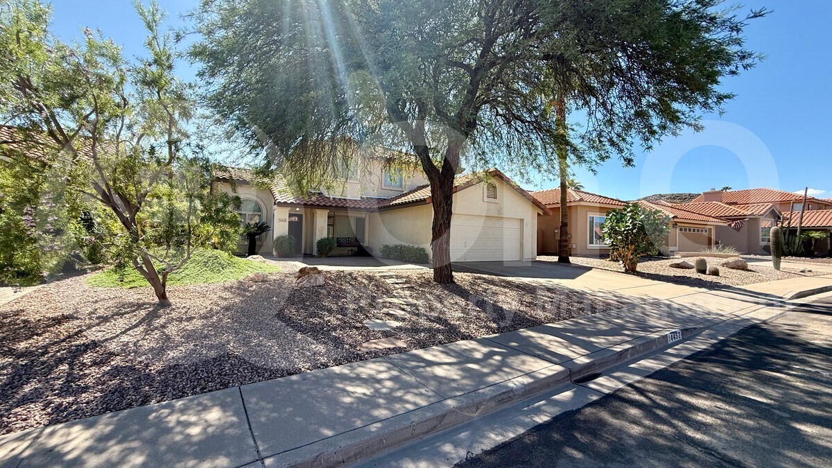 14452 S 40th St in Phoenix, AZ - Building Photo