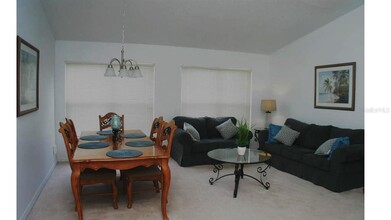 927 Bloomingdale Dr in Davenport, FL - Foto de edificio - Building Photo