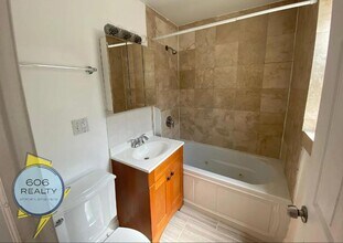 6500 N Washtenaw Ave in Chicago, IL - Building Photo - Building Photo