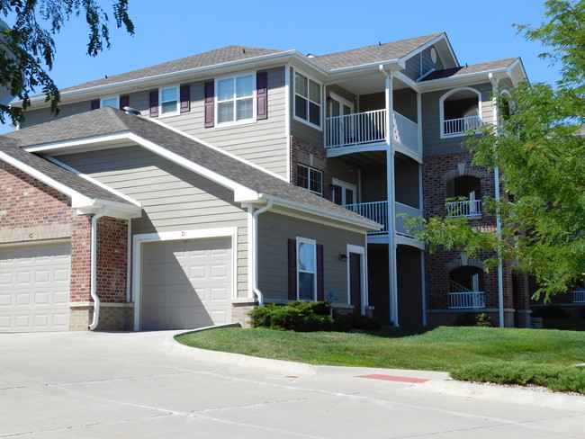 Cimarron Terrace in La Vista, NE - Foto de edificio - Building Photo