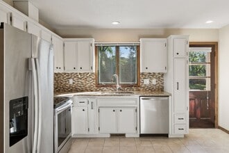 7207 Heatherton Cir in Minneapolis, MN - Building Photo - Building Photo