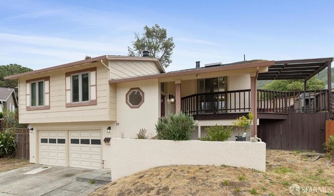19 Elk Ct in Pacifica, CA - Building Photo - Building Photo