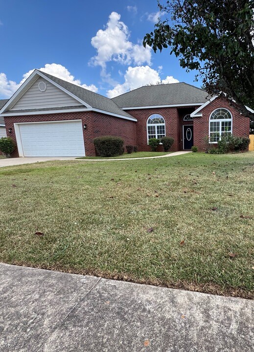 402 Wilmington Dr in Warner Robins, GA - Building Photo