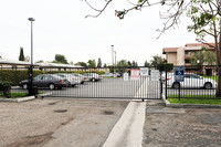 Donald Jordan Sr. Manor in Garden Grove, CA - Foto de edificio - Building Photo