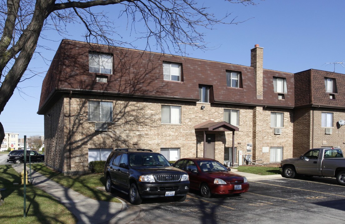 529 W Dempster St in Mount Prospect, IL - Building Photo