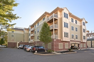 Franklin Center Commons in Franklin, MA - Foto de edificio - Building Photo