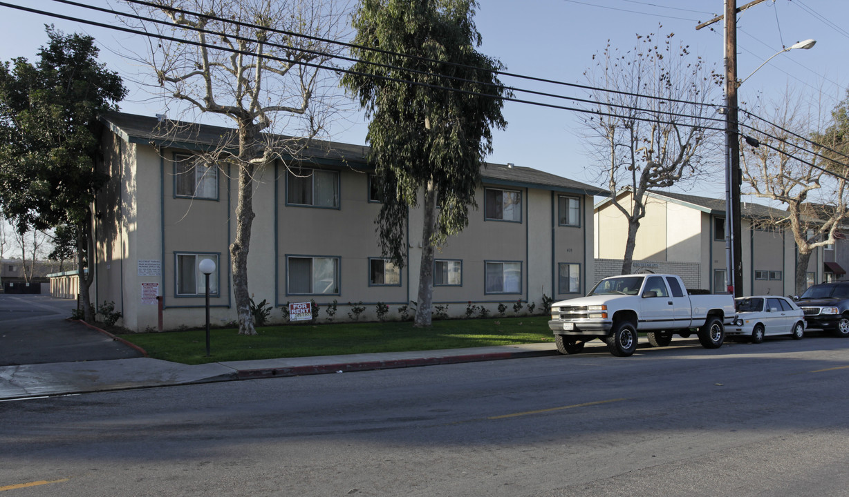 Bay Village Apartments in Costa Mesa, CA - Building Photo