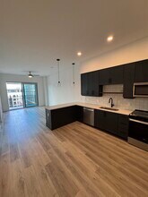 89 NW 30th St, Unit A in Miami, FL - Foto de edificio - Building Photo