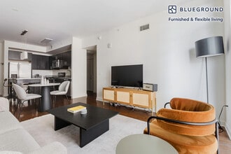 4918 St Elmo Ave in Bethesda, MD - Foto de edificio - Building Photo