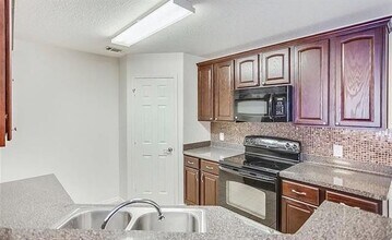 6414 Valleybrooke Ct in Arlington, TX - Building Photo - Building Photo