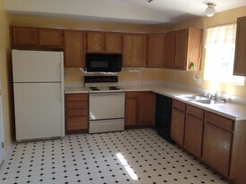 12411 W 11th Ave in Airway Heights, WA - Building Photo