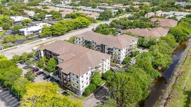2851 Riverside Dr in Coral Springs, FL - Building Photo - Building Photo