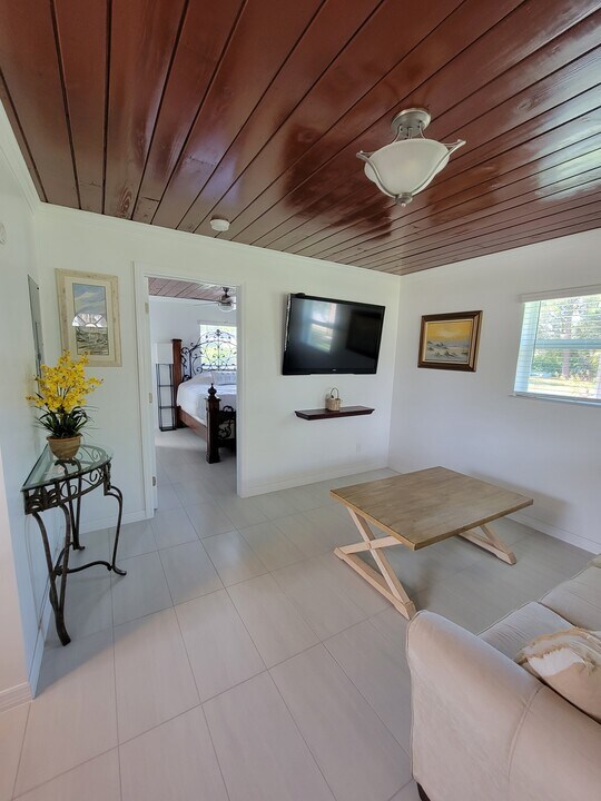 10284 Pennsylvania Ave in Bonita Springs, FL - Building Photo