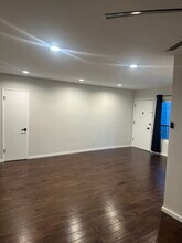 8231 De Longpre Ave in West Hollywood, CA - Foto de edificio - Building Photo
