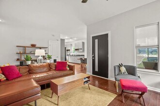 2111 E 8th St in Austin, TX - Building Photo - Building Photo