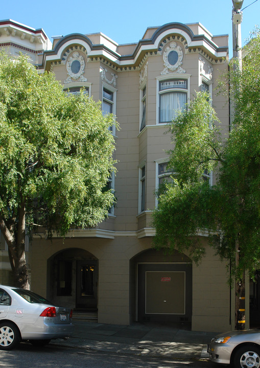 230 Shrader St in San Francisco, CA - Building Photo